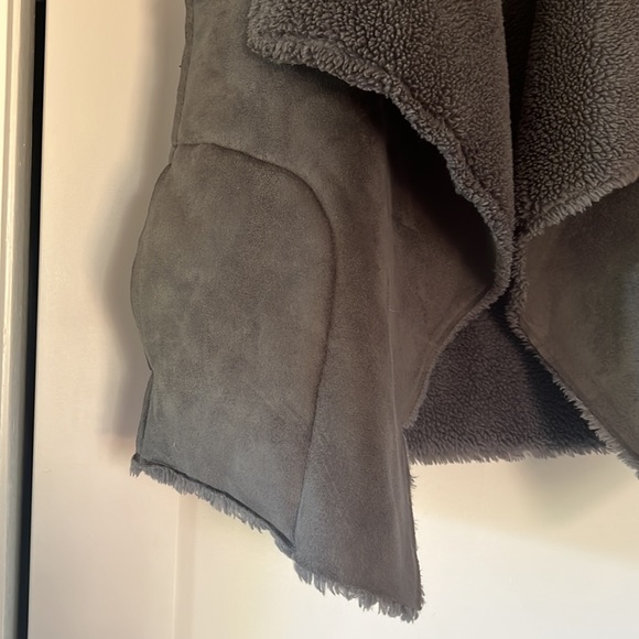 Velvet Graham & Spencer Faux Suede/Shearling Vest (Sz S) - Picture 6 of 16